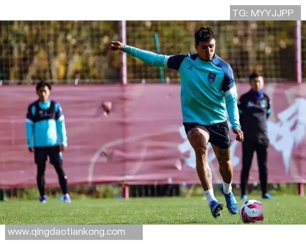 成都羽毛球队以99分稳居大师赛积分榜首位展现强劲实力