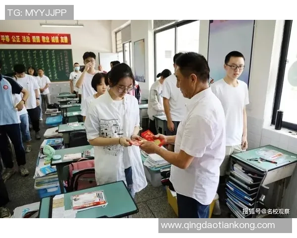 足球场上的传奇瞬间与感人故事汇聚成的精彩篇章 足球场上的传奇瞬间与感人故事汇聚成的精彩篇章